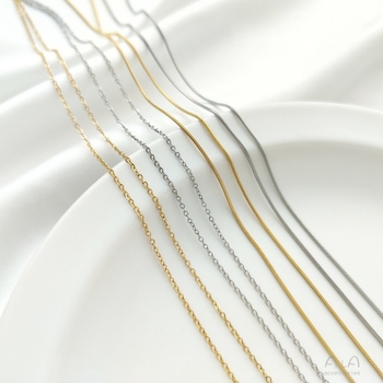 Colier din oțel de titan cu lanț șarpe, placare prin vid, design în formă de O, mărgele; personalizare disponibilă și etichetă privată licențiată