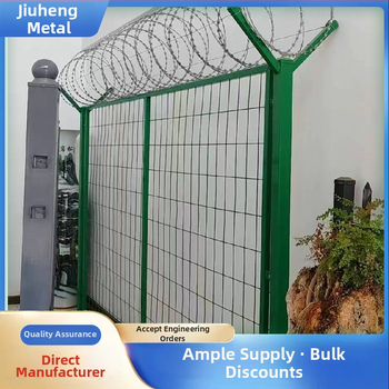 Ochranný plôt so špičkami proti lezeniu a ostnatým drôtom, hraničný plot v tvare Y