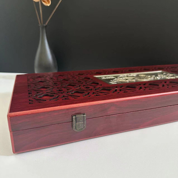 XH Ginseng Box – dutý vyrezávaný drevený darčekový box; materiál: fiberboard; spracovanie: vyrezávanie; výstelka: prispôsobiteľná; balenie: balovacia krabička