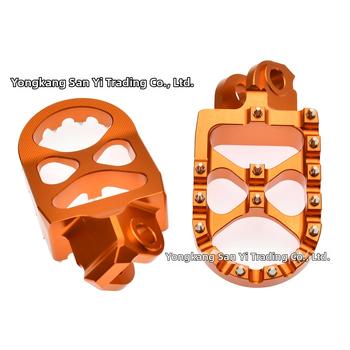 Predné pedále pre terénny motocykel – CNC opracované z 6061-T6 hliníkového zliatku, protišmykové výstupky, XCMT, kompatibilné s KTM EXC SX XCF SXF XC XCW XCFW 65–150