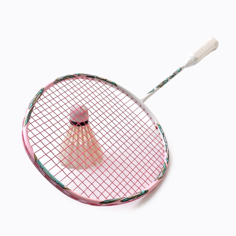 Guangyu 4U badminton reketa – okvir od karbonskih vlakana, težina 80–84 g, držač G4, direktni udarac