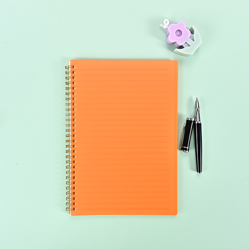 Бележник със спирално подвързване, прост и модерен стил; 60 страници, персонализируемо тегло на хартия, възможност за персонализирана обработка.