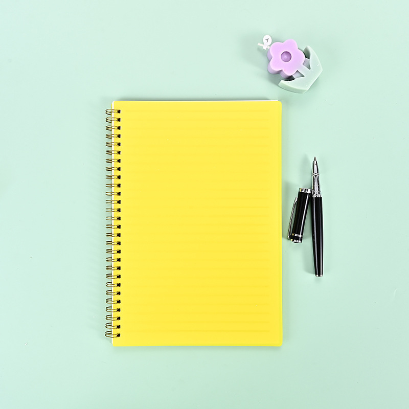 Бележник със спирално подвързване, прост и модерен стил; 60 страници, персонализируемо тегло на хартия, възможност за персонализирана обработка.