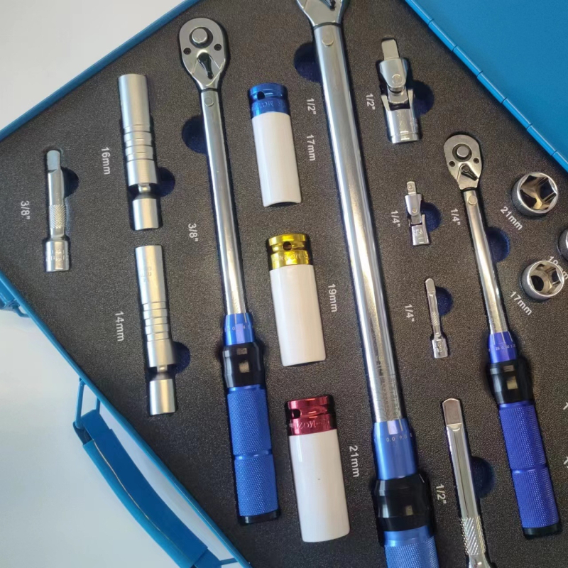 Set mjernih ključeva za moment s unaprijed postavljenom regulacijom, visoka preciznost; materijal: krom-vanadijska čelična legura; za popravke strojeva