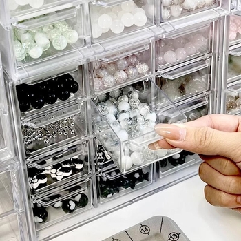 Gyöngy tároló doboz - fiókos asztali típus, átlátszó PET anyag, többszintű rekeszek, fa erezet mintázat, japán stílus