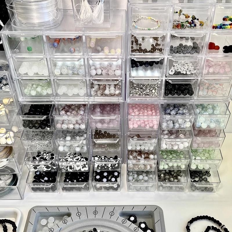 Gyöngy tároló doboz - fiókos asztali típus, átlátszó PET anyag, többszintű rekeszek, fa erezet mintázat, japán stílus