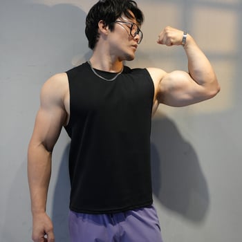 Ανδρικό αμάνικο αθλητικό γιλέκο, ελεύθερη γραμμή, φαρδιά ώμων, ύφασμα Lycra/Nylon που στεγνώνει γρήγορα, κατάλληλο για τρέξιμο και προπόνηση