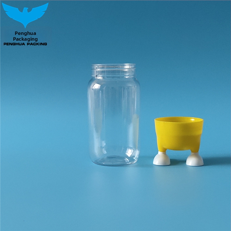 Бутилка с форма на малки крачета, прозрачен PET, персонализирана обработка, печатано лого, капак с малки крачета