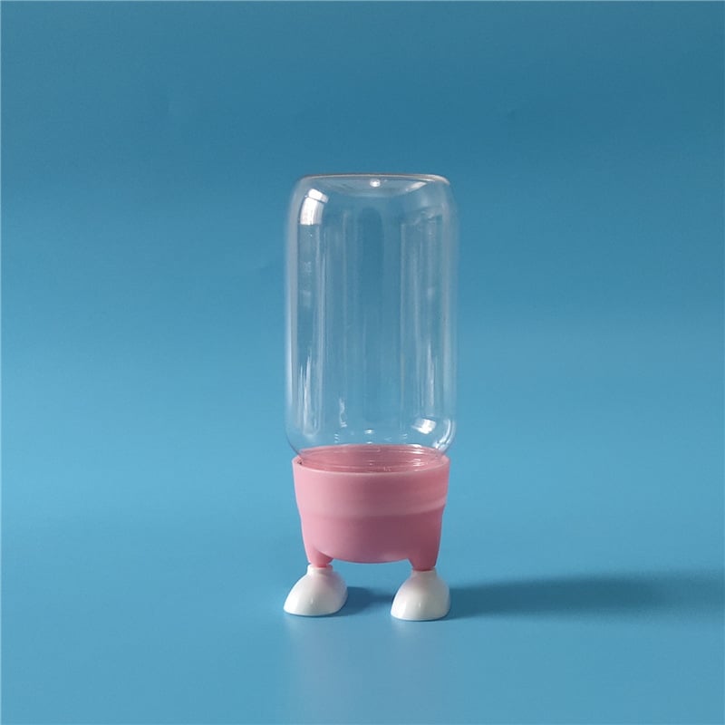 Бутилка с форма на малки крачета, прозрачен PET, персонализирана обработка, печатано лого, капак с малки крачета