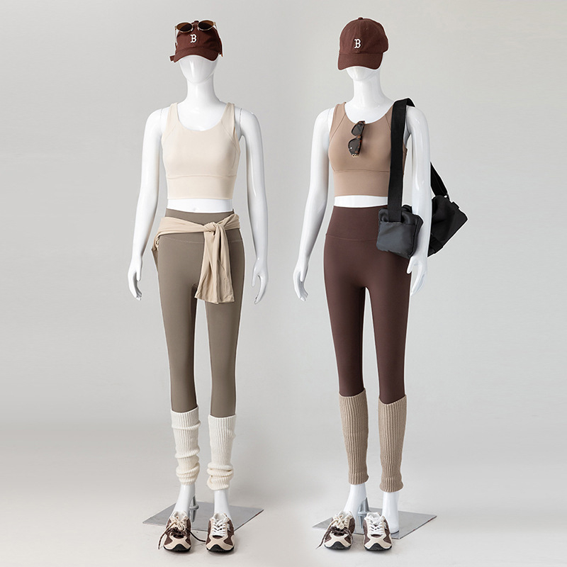 Ženski joga top s čvrstim košaricama, brzo suši, uski kroj, materijal najlon-spandeks, duljina struka