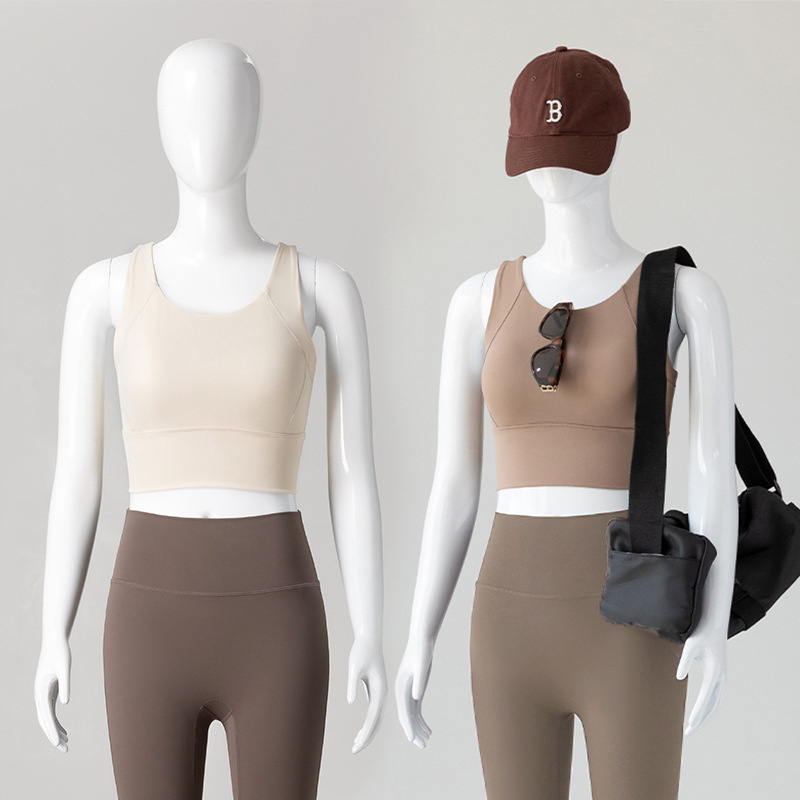 Ženski joga top s čvrstim košaricama, brzo suši, uski kroj, materijal najlon-spandeks, duljina struka