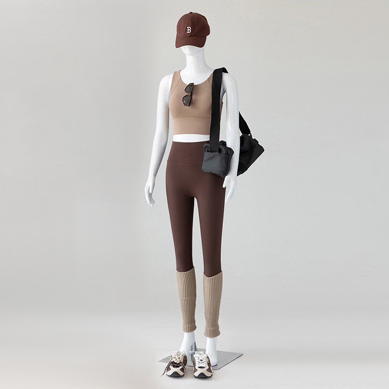 Ženski joga top s čvrstim košaricama, brzo suši, uski kroj, materijal najlon-spandeks, duljina struka