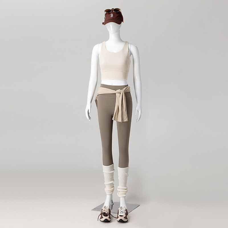 Ženski joga top s čvrstim košaricama, brzo suši, uski kroj, materijal najlon-spandeks, duljina struka