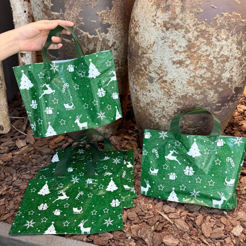 Пластмасови подаръчни торбички за Коледа с карикатурни мотиви — коледен дизайн, двойнослойна дебелина 12, дневна продукция 100 броя, 12 вида пластмаса