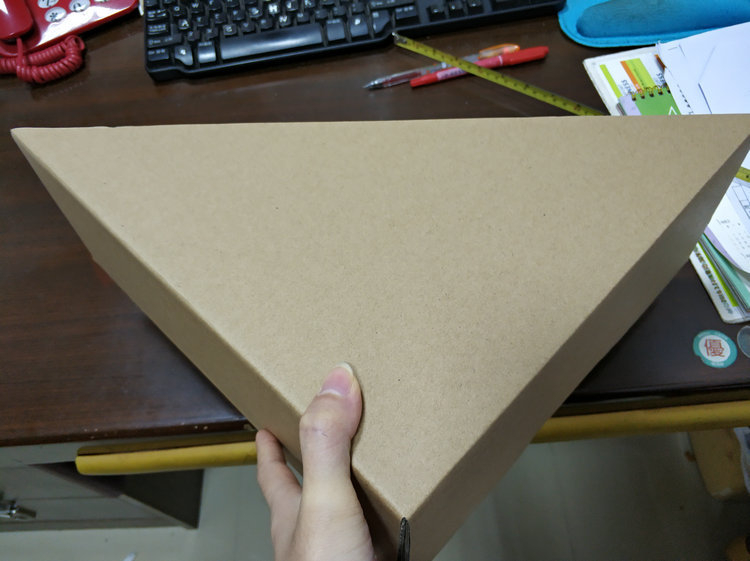 Zárható papírsarokvédő ajtókhoz, ablakokhoz és tükrökhöz – háromoldalas kraft papírból és hullámpapírból készült sarokvédő keretekhez