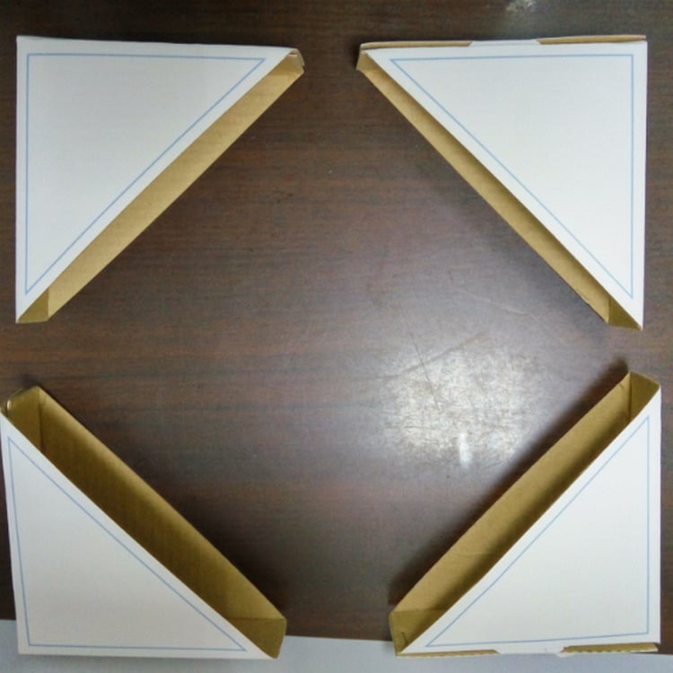 Zárható papírsarokvédő ajtókhoz, ablakokhoz és tükrökhöz – háromoldalas kraft papírból és hullámpapírból készült sarokvédő keretekhez