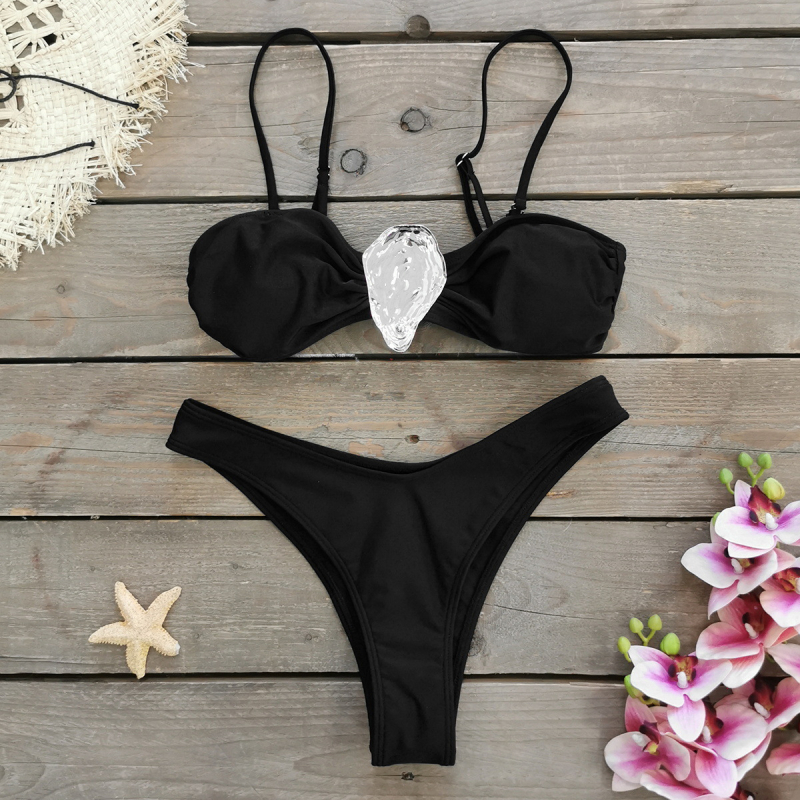 Bikini set bez naramenica, s jastučićima za prsni koš, jednostavnog uzorka, poliester tkanina.