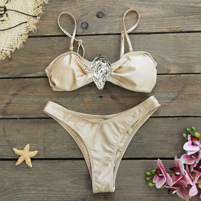 Bikini set bez naramenica, s jastučićima za prsni koš, jednostavnog uzorka, poliester tkanina.