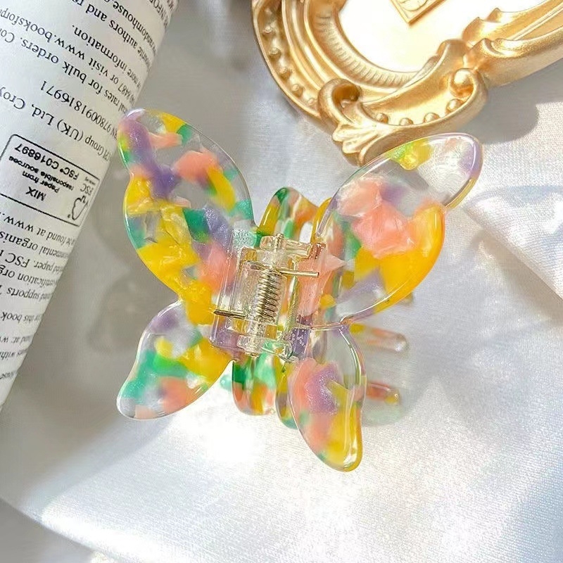 Kuka za kosu s leptirovim motivom – grip tip, korejski stil, ručna izrada, materijal: octena kiselina, prilagodljivo