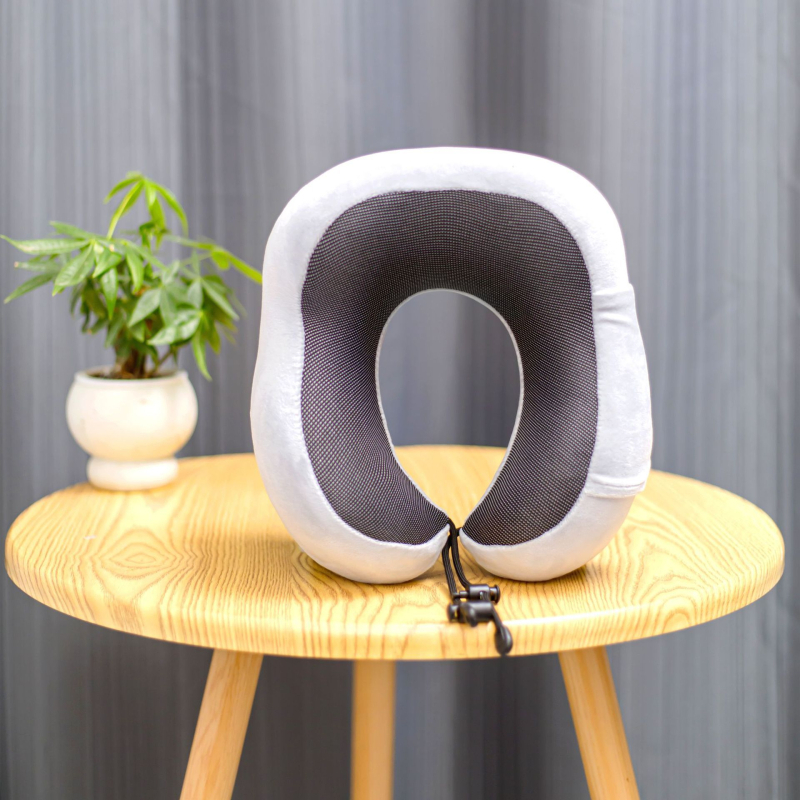 U-alakú utazó nyakpárna - memóriahab töltet, anyag: kémiai rost, hordozható repülőhöz és vasútól (Töltet: memóriahab, Anyag: kémiai rost, Súly 0,5 kg alatt)