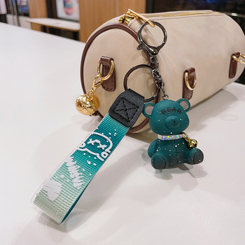 Privjesak za ključeve od smole sa crtanim medvjedićem i zvončićem – privjesak za ključeve i torice