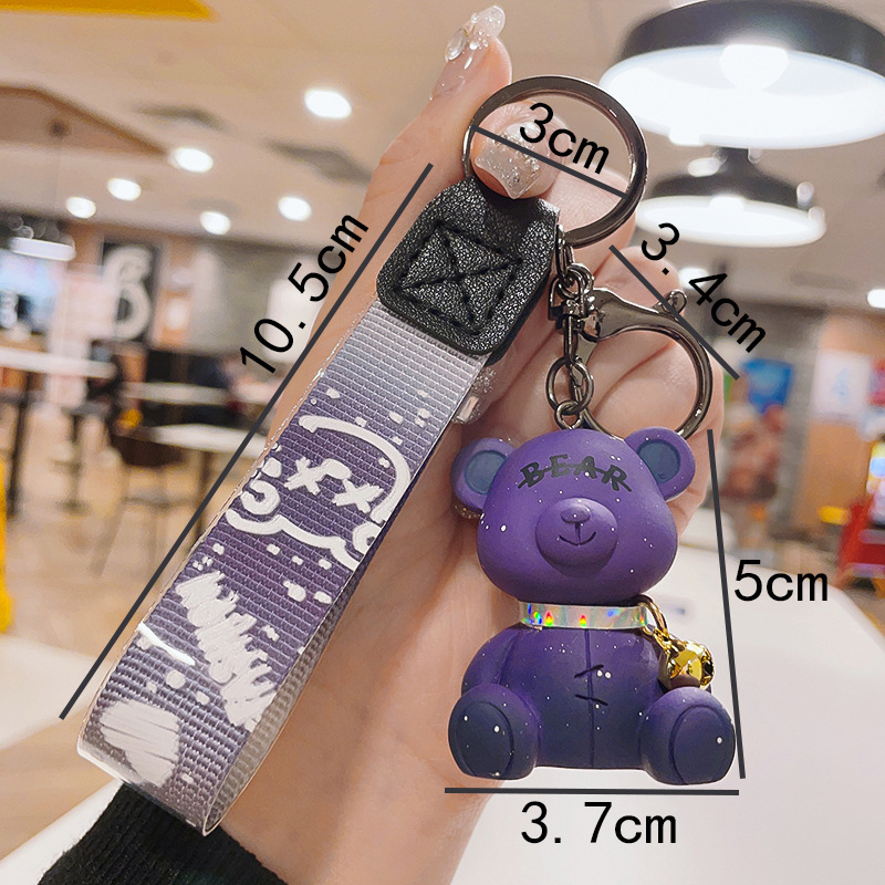 Privjesak za ključeve od smole sa crtanim medvjedićem i zvončićem – privjesak za ključeve i torice