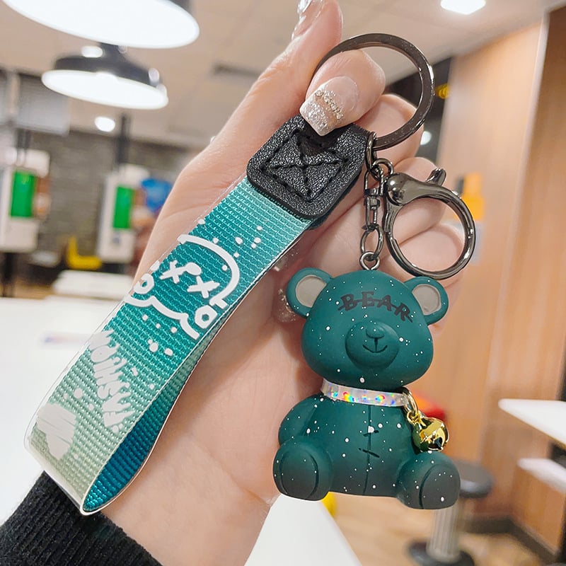 Privjesak za ključeve od smole sa crtanim medvjedićem i zvončićem – privjesak za ključeve i torice