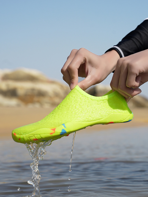 Pantofi de apă unisex pentru drumeții, plajă și activități în aer liber; partea superioară respirabilă din Lycra, talpă din cauciuc antiderapant, uscare rapidă, croială joasă.