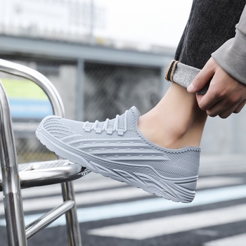 Cizme de ploaie pentru bărbați — partea superioară din PVC, talpă din plastic, gambă joasă, antiderapant și rezistente la uzură