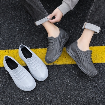 Cizme de ploaie pentru bărbați — partea superioară din PVC, talpă din plastic, gambă joasă, antiderapant și rezistente la uzură