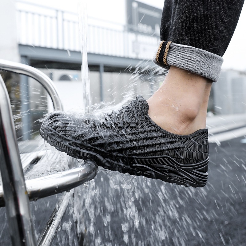 Cizme de ploaie pentru bărbați — partea superioară din PVC, talpă din plastic, gambă joasă, antiderapant și rezistente la uzură