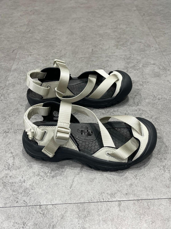 Folyami túracipő, alacsony felső rész, csúszásmentes gumitalp, vízálló felsőrész, hálós belső, gumírozott középtalp