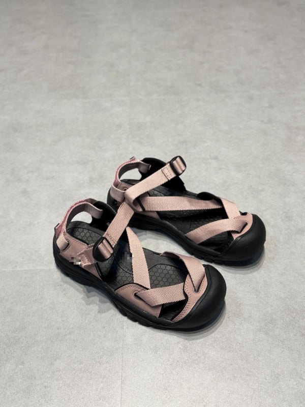 Folyami túracipő, alacsony felső rész, csúszásmentes gumitalp, vízálló felsőrész, hálós belső, gumírozott középtalp