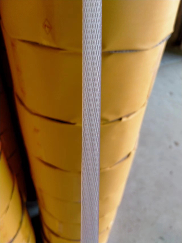 Bandă de ambalare PP transparentă pentru logistică și electrocasnice | potrivită pentru mașini automate și semi-automate | rezistență la tracțiune 100 kg