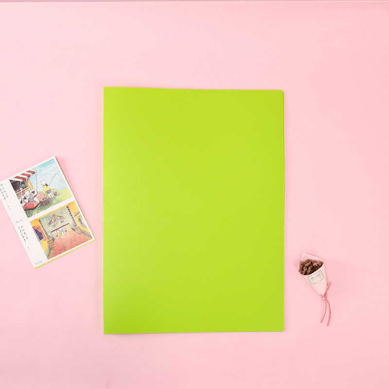 Művészeti portfólió – műanyag, A2 brosúra modell, 20–30 oldal, gerinc 5, anyagvastagság 100