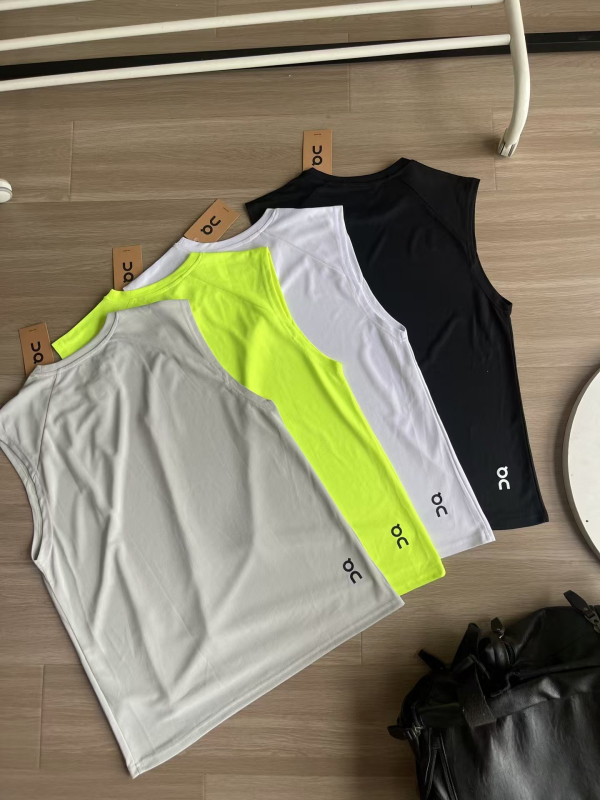 Sportmellény – lazább szabású, ujjatlan, kerek nyakú, gyorsan száradó bambusz rostból készült anyag, vékony anyag, plisírozott zsebek