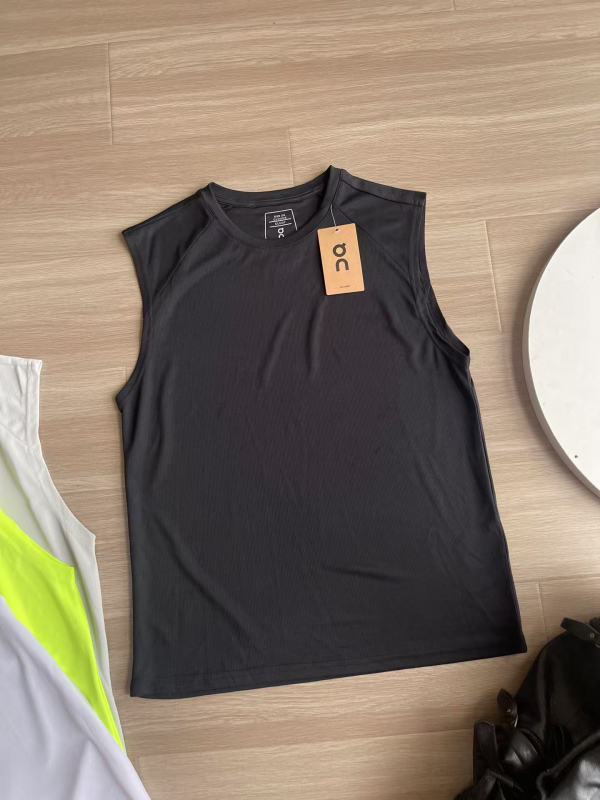 Sportmellény – lazább szabású, ujjatlan, kerek nyakú, gyorsan száradó bambusz rostból készült anyag, vékony anyag, plisírozott zsebek