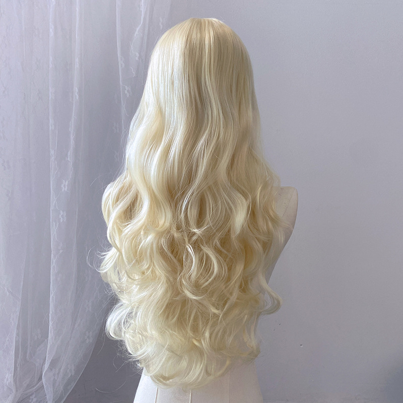 Duga kovrčava perika sa srednjom partijom, vlakna otporna na temperaturu, konstrukcija kapice s mehanizmom, prilagodljiva