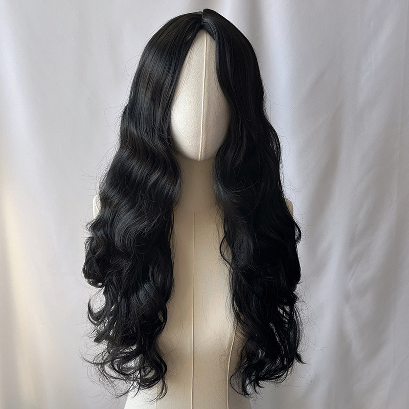 Duga kovrčava perika sa srednjom partijom, vlakna otporna na temperaturu, konstrukcija kapice s mehanizmom, prilagodljiva