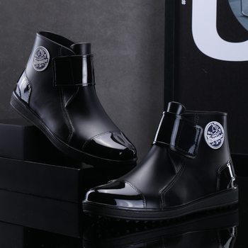 Ghete de ploaie pentru bărbați din plastic, cu închidere Velcro, talpă din plastic, căptușite cu plasă, antiderapante și încălzite.