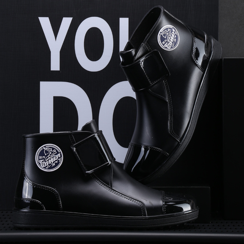 Ghete de ploaie pentru bărbați din plastic, cu închidere Velcro, talpă din plastic, căptușite cu plasă, antiderapante și încălzite.