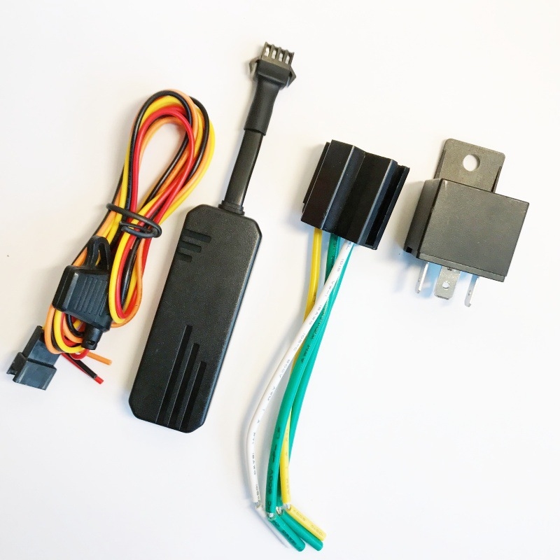 4G Beidou локатор за автомобили и мотоциклети — модел J24A; GPS прецизност 3–30 m; Алармени функции: вибрация, загуба на захранване, геозона и превишена скорост; вградена антена; размери 74 × 26 × 13 mm