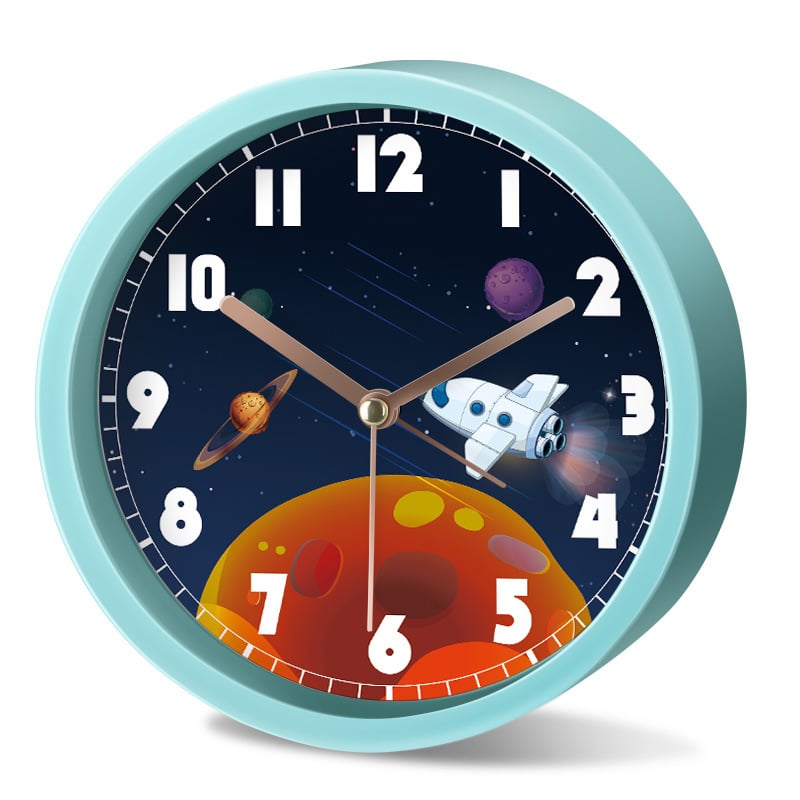 Будилник за деца със звезден небе и астронавт — детски карикатурен дизайн, тих режим, батерийно захранване, пластмасов корпус, пластмасов циферблат, стъклена огледална повърхност