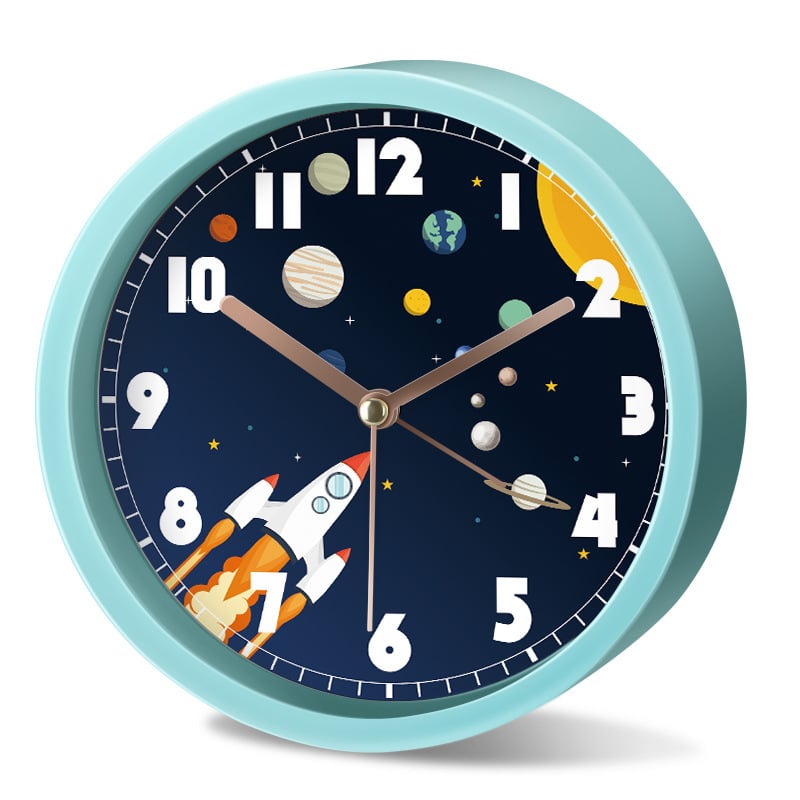 Будилник за деца със звезден небе и астронавт — детски карикатурен дизайн, тих режим, батерийно захранване, пластмасов корпус, пластмасов циферблат, стъклена огледална повърхност