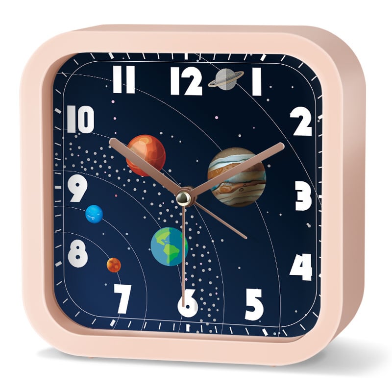 Будилник за деца със звезден небе и астронавт — детски карикатурен дизайн, тих режим, батерийно захранване, пластмасов корпус, пластмасов циферблат, стъклена огледална повърхност
