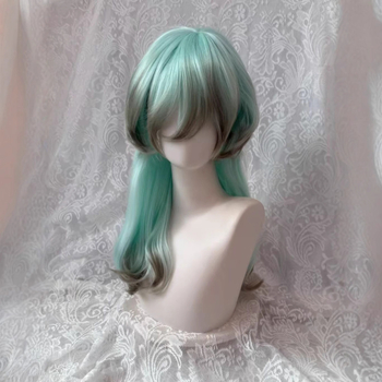 Perucă lungă buclată din mătase termică • Construcție mecanică • Nu poate fi vopsită sau supusă permului • Model MG-345 • Aspect natural