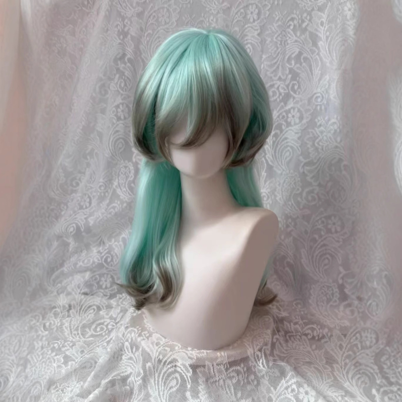 Perucă lungă buclată din mătase termică • Construcție mecanică • Nu poate fi vopsită sau supusă permului • Model MG-345 • Aspect natural