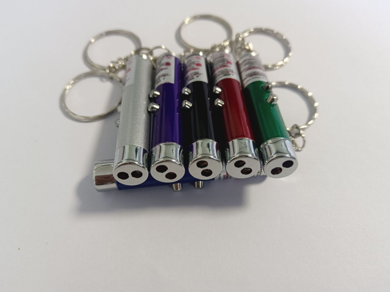 LED svjetiljka s aluminijskim legure, ručno napajanje, infracrveni laserski pokazivač, domet 100-200 m, baterija 160 mAh (~10 mW)