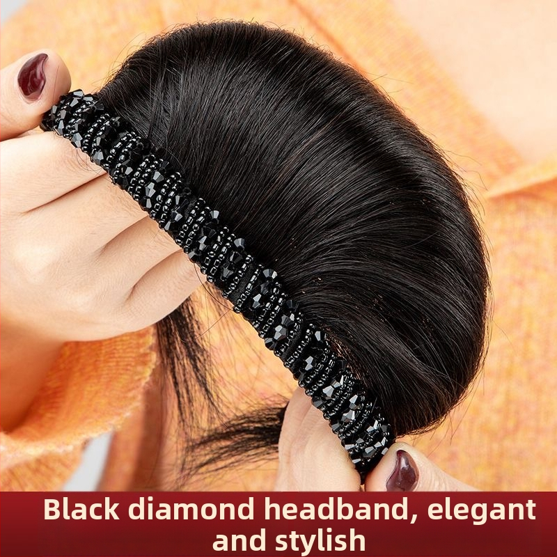 Perucă din păr uman cu bandă pentru cap și breton drept — într-un design de un singur produs, breton drept, fire laterale, acoperire invizibilă; nu poate fi vopsită sau îndreptată