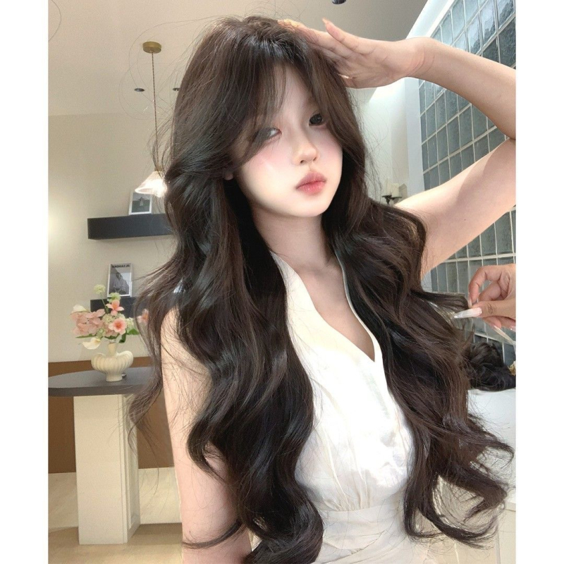 Duga kovrčava perika Kenny Wig sa šikim fringeom - vlak otporan na toplinu, prirodan stil